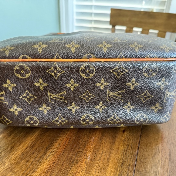 2 Hour SALE!!! Vintage Louis Vuitton Trouville handbag - Picture 5 of 16
